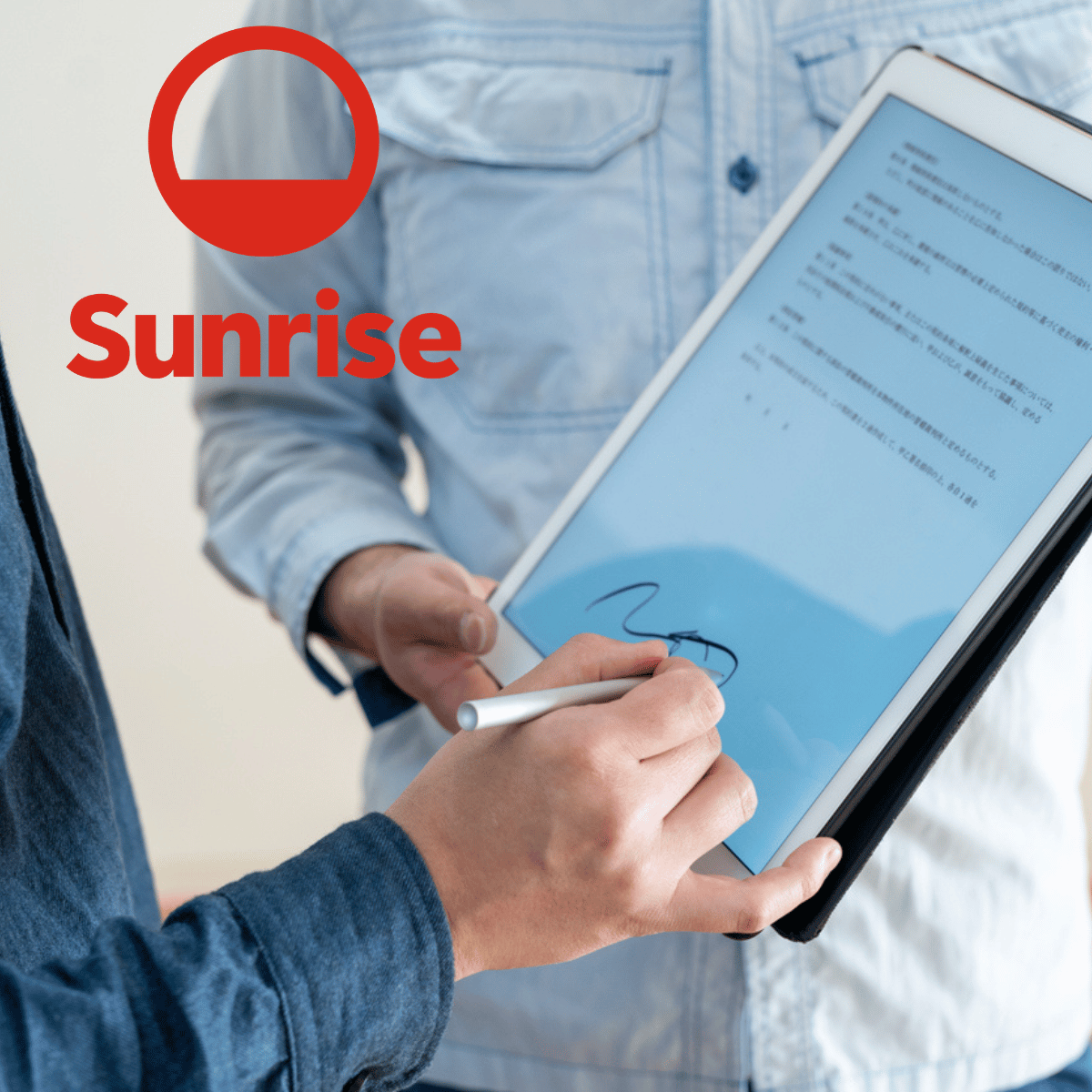 Person is signing digitally on an ipad